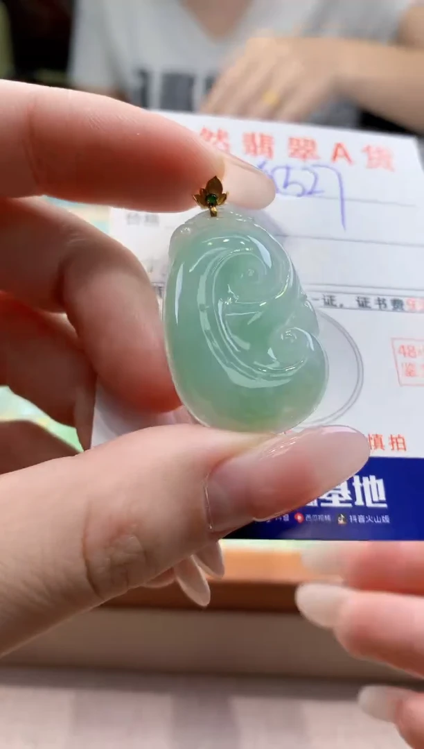颈饰18K金镶嵌翡翠天然A货翡翠挂件