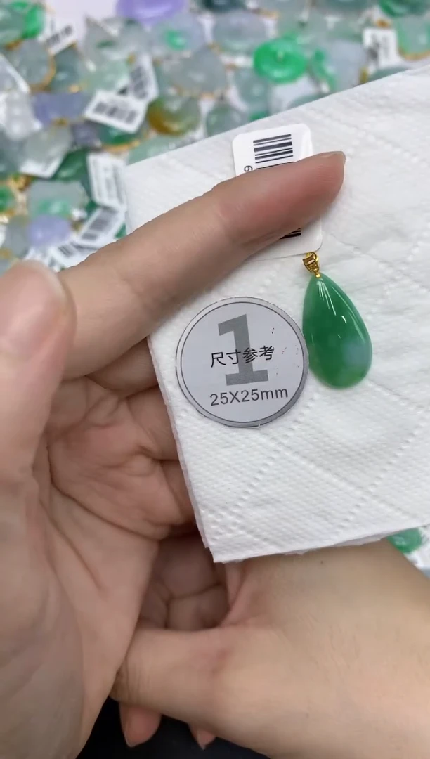 颈饰18K金镶嵌翡翠111111111111