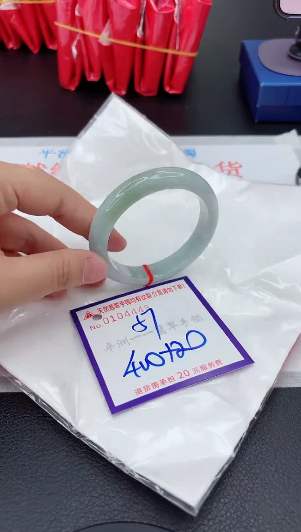 翡翠手镯未镶嵌1