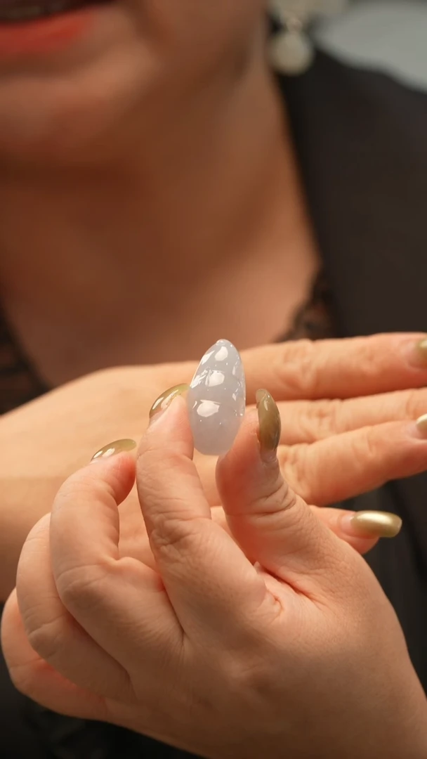 翡翠未镶嵌颈饰福豆