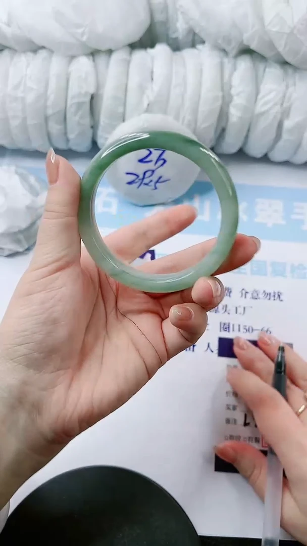 【闪购商品】石英质玉手镯未镶嵌多样性发货L369