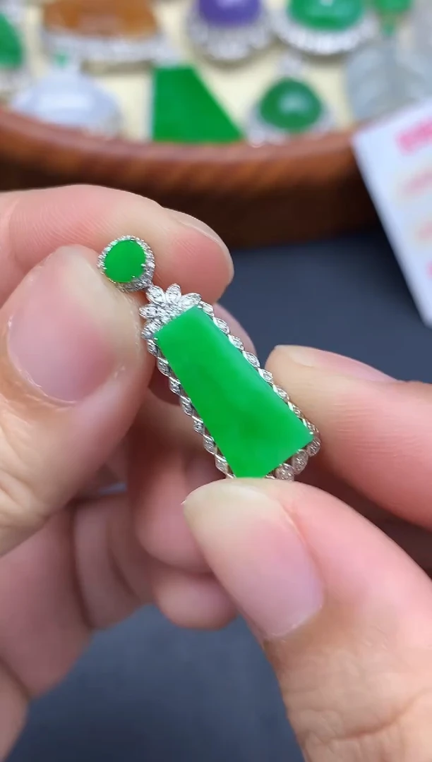 颈饰18K金镶嵌翡翠461-中国好珍宝