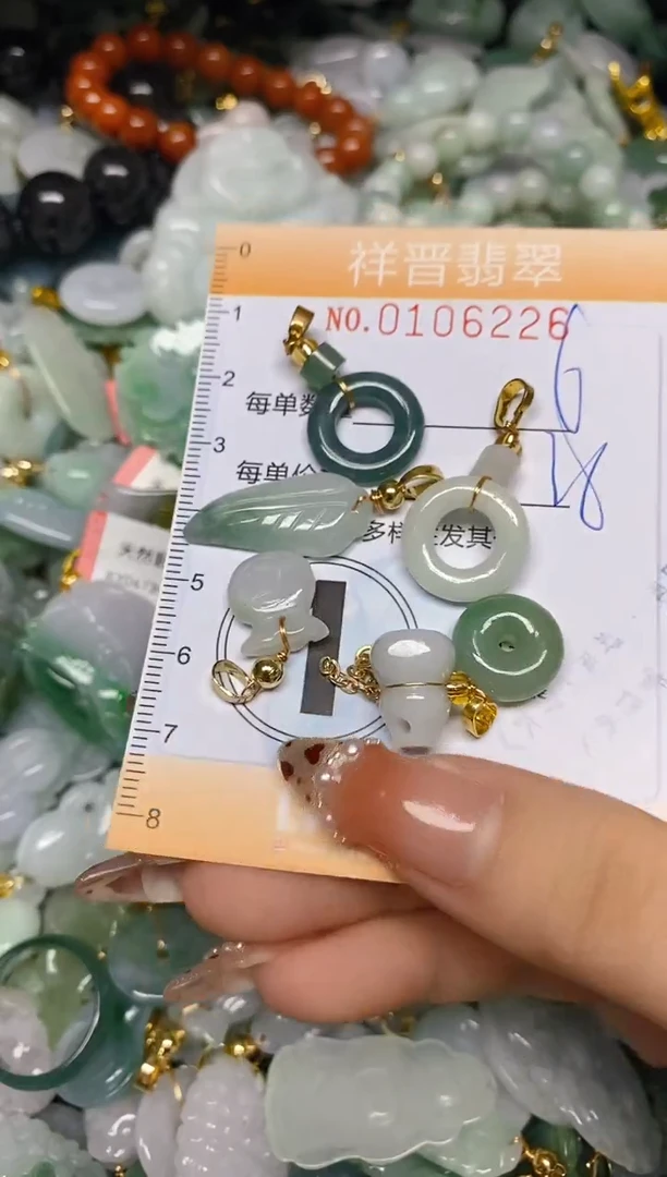 【闪购商品】翡翠颈饰未镶嵌闪购0106226多样性发其一