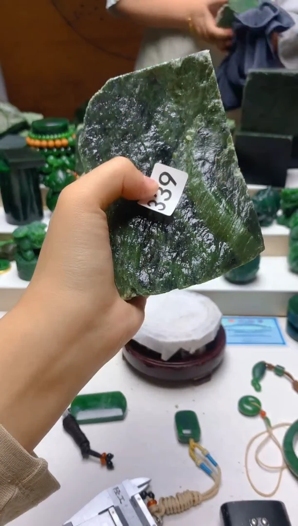 未镶嵌和田玉（碧玉）珠宝半成品0