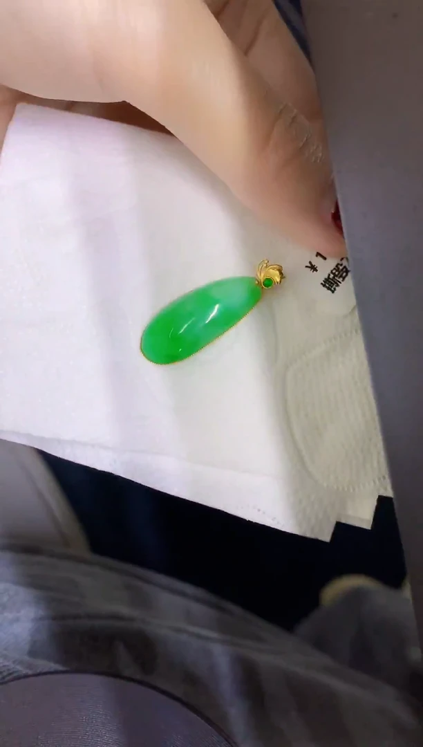 颈饰18K金镶嵌翡翠缅甸天然翡翠A货