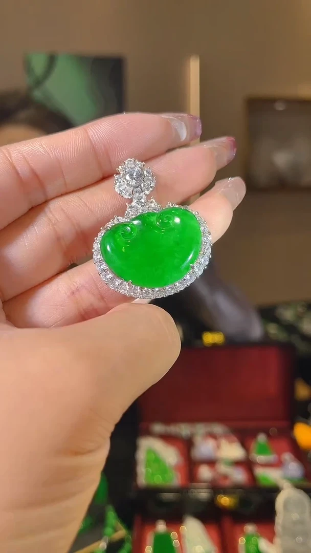【闪购商品】翡翠吊坠(不含链)银S925镶嵌天然翡翠A货