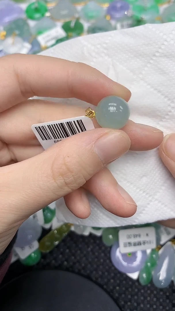 颈饰18K金镶嵌翡翠1111111111