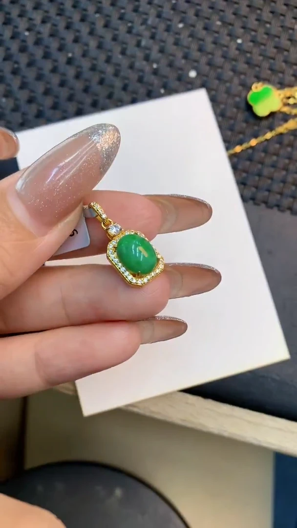 颈饰未镶嵌翡翠1