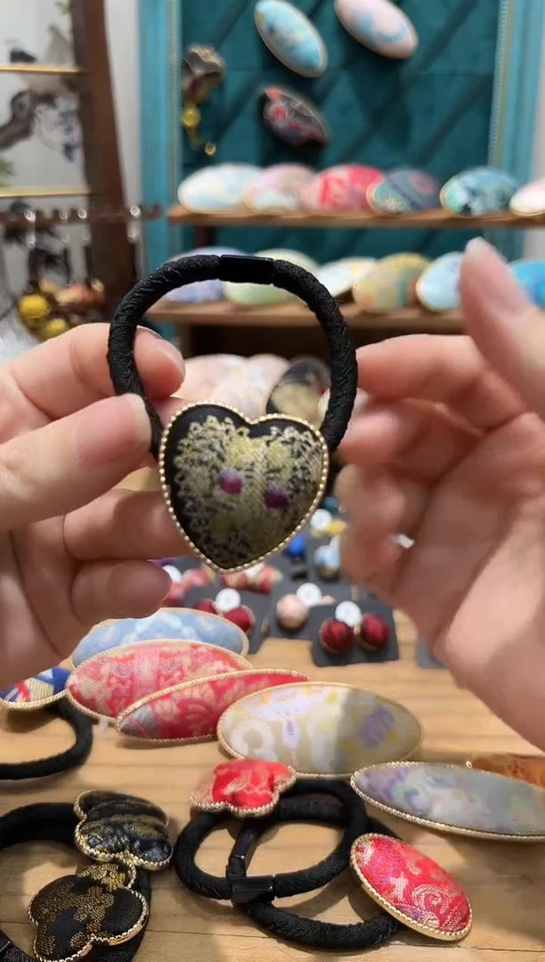 【闪购商品】【一物一拍专车】黑金蝴蝶爱心发绳一个