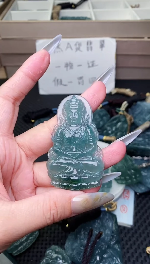 颈饰未镶嵌翡翠