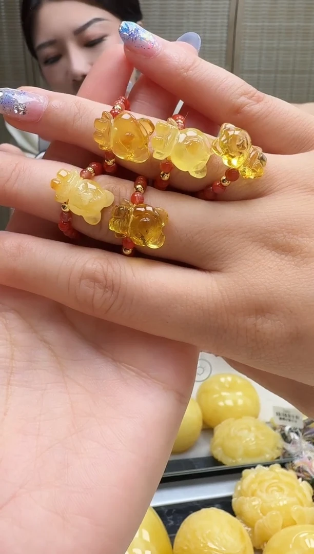 未镶嵌琥珀裸石随机一个
