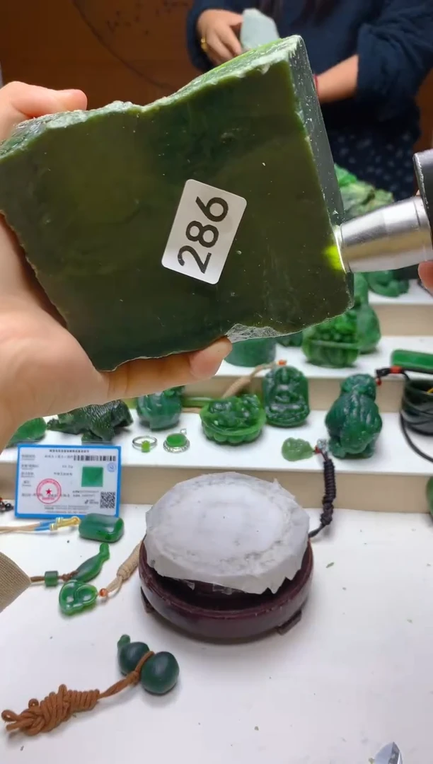 未镶嵌和田玉（碧玉）珠宝半成品0