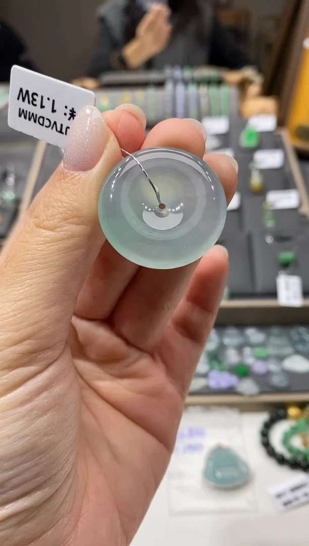 颈饰未镶嵌翡翠平安扣