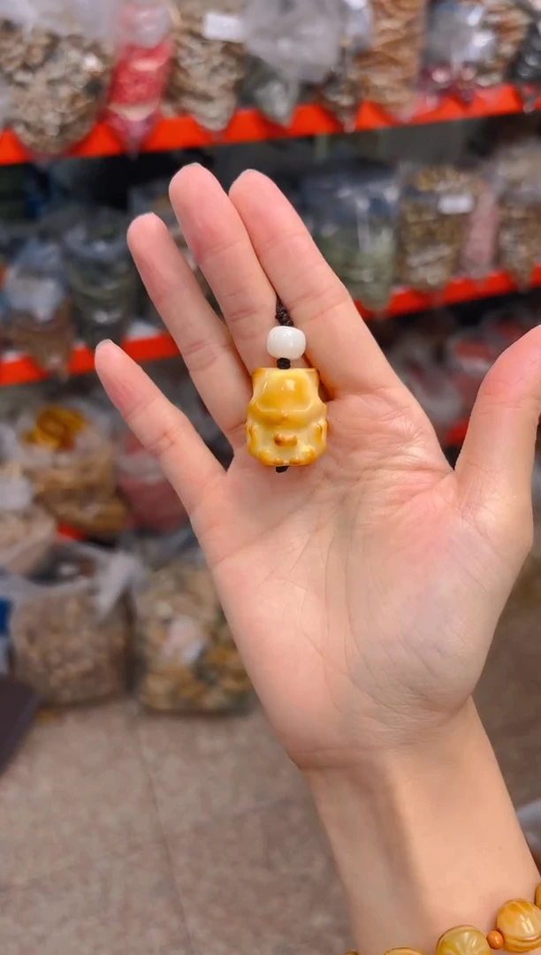 吊坠菩提根/象牙果黄色凤九挂件