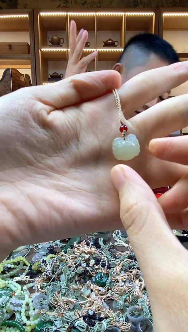 颈饰未镶嵌和田玉和田玉吊坠