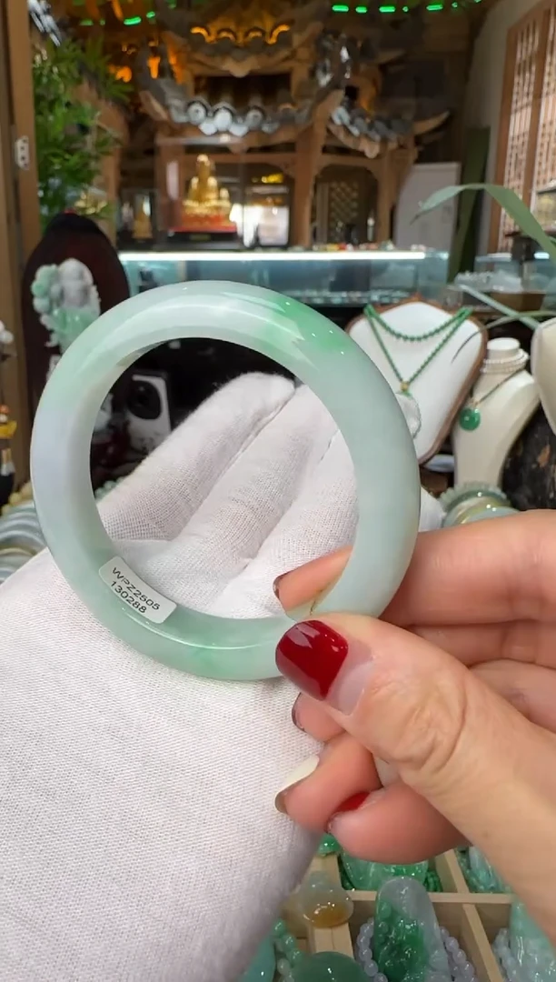 未镶嵌手镯翡翠手镯