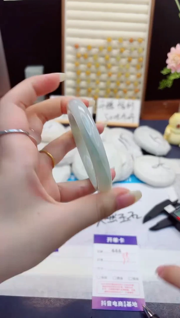 未镶嵌手镯石英质玉444-天山翠-圈口58