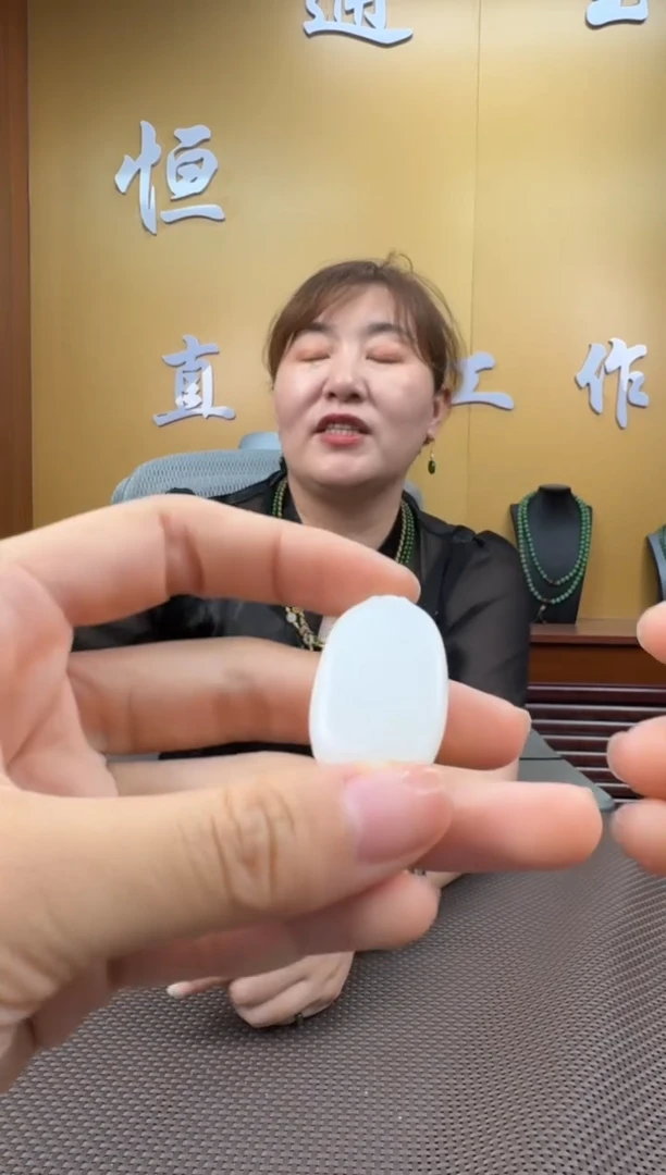 和田玉未镶嵌颈饰挂件