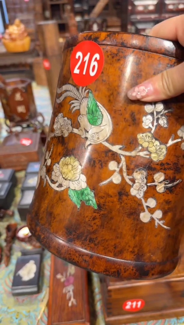 木木头款鸟踏花枝圆笔筒528.8888