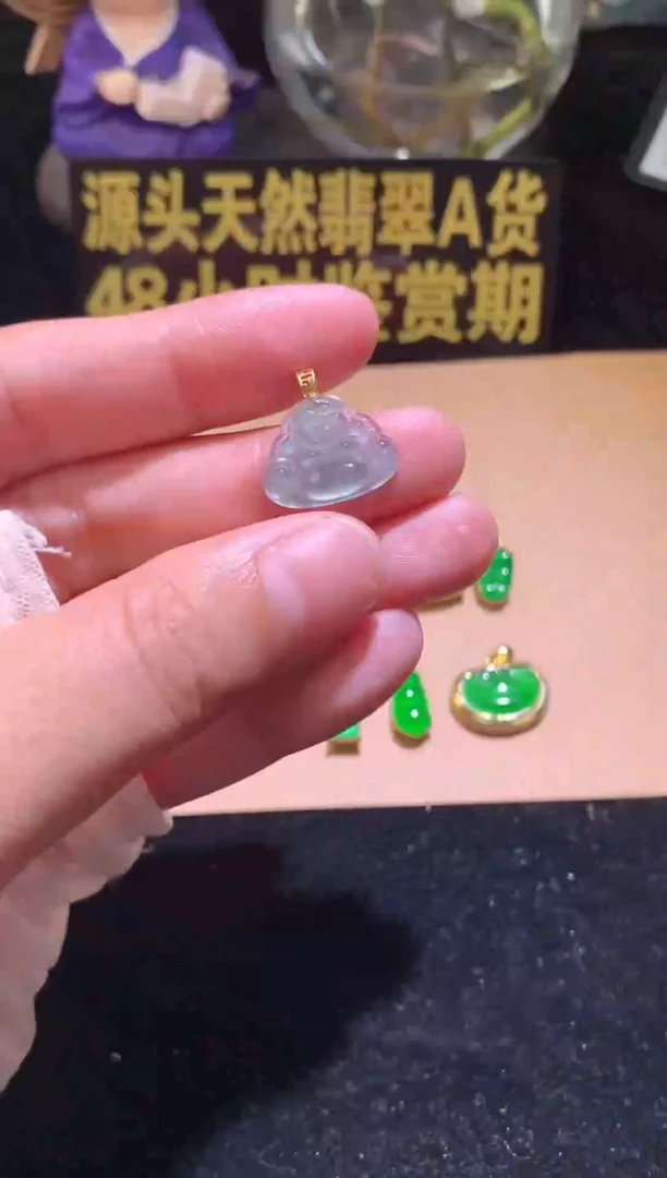 翡翠18K金镶嵌颈饰翡翠
