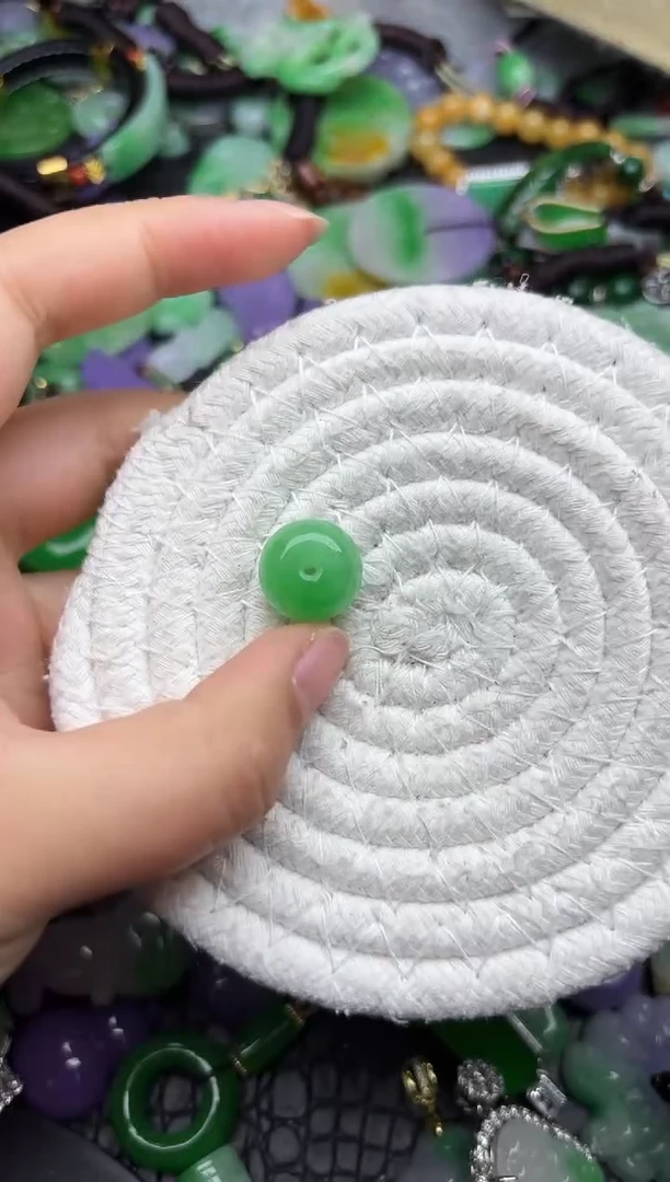 颈饰未镶嵌翡翠缅甸翡翠吊坠