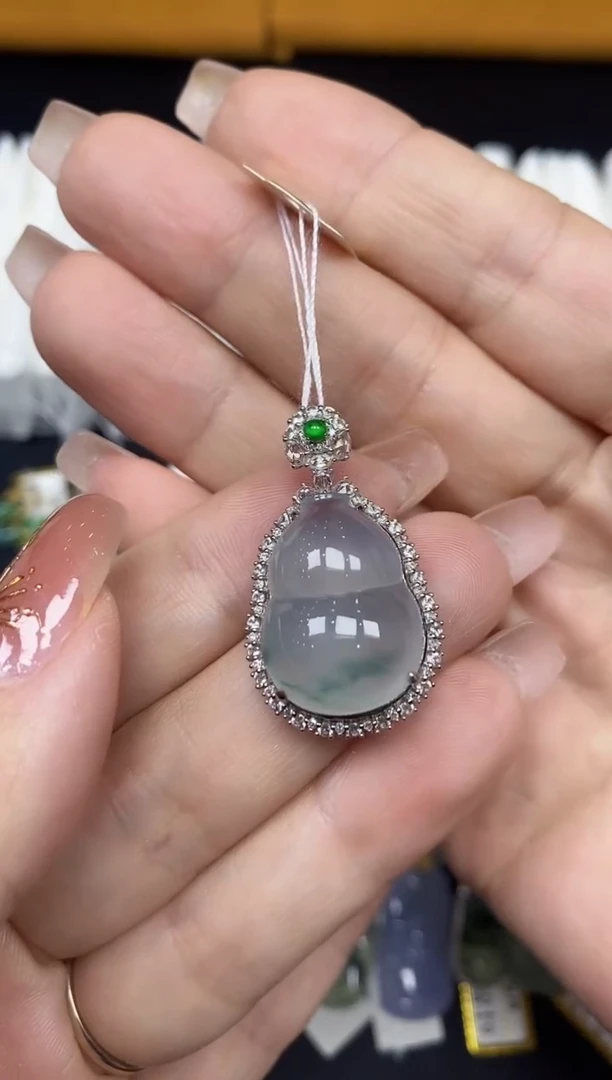 吊坠(不含链)18K金镶嵌翡翠葫芦18K金扣镶嵌@@CMT