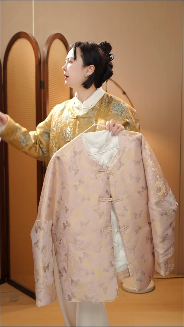 粉蝴蝶羽绒外套