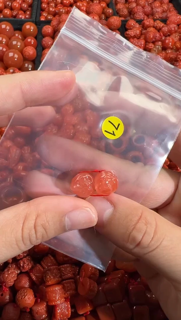 南红玛瑙未镶嵌颈饰1
