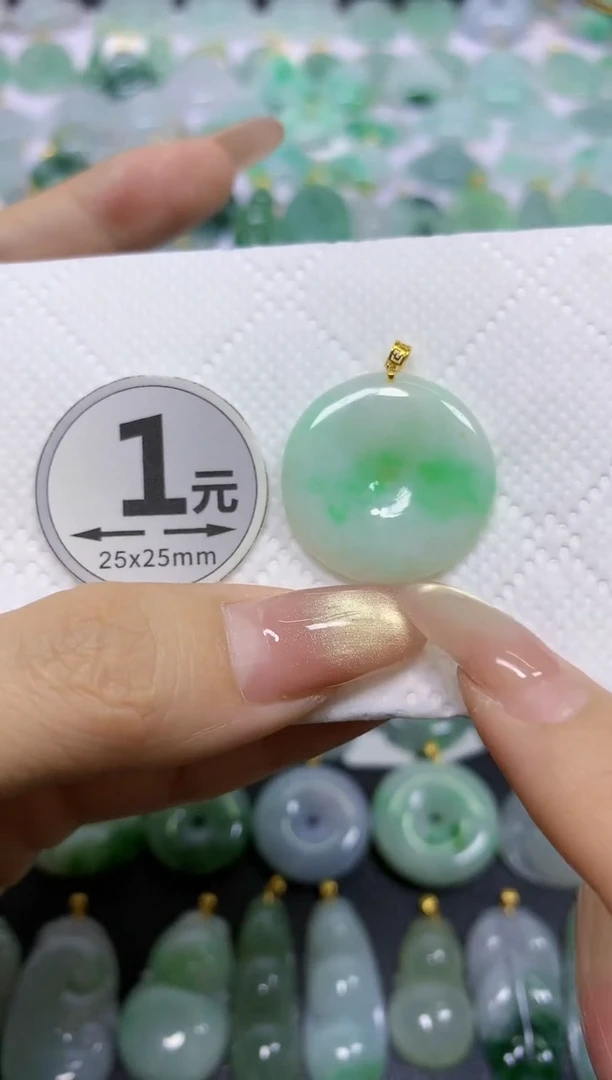 颈饰18K金镶嵌翡翠天然翡翠A货