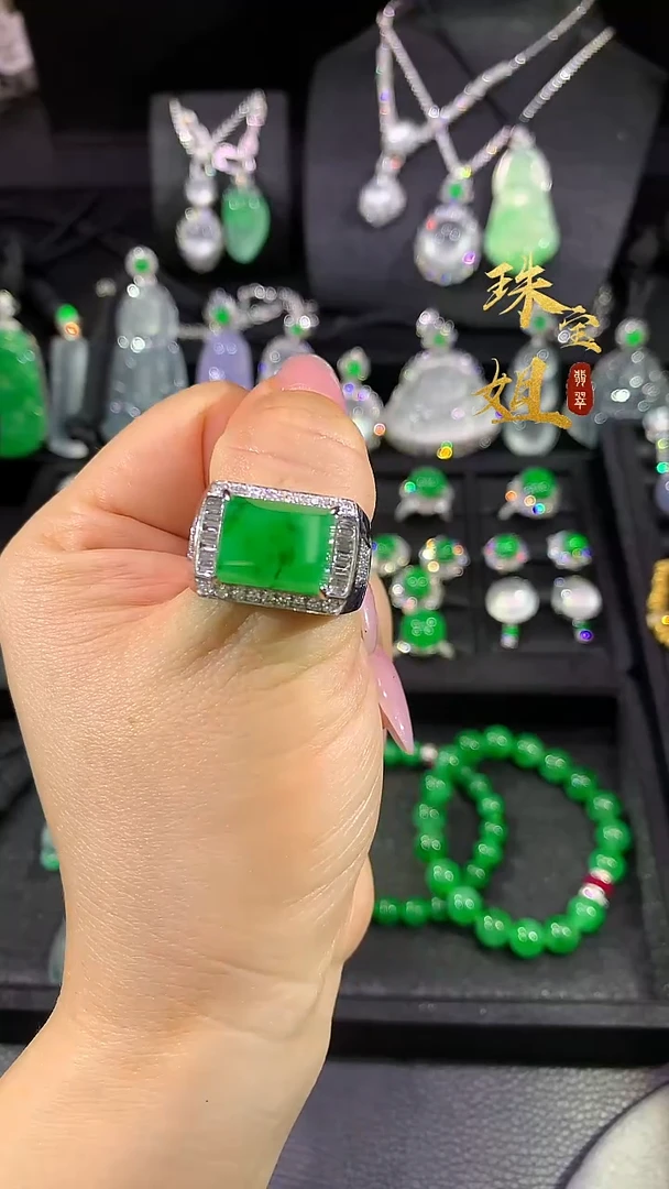 18K金镶嵌戒指翡翠戒指