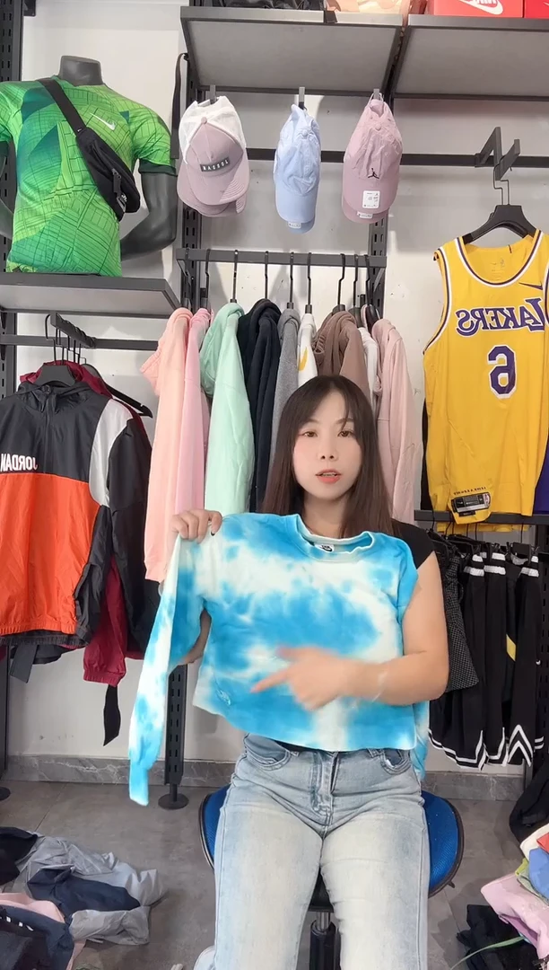 1199     编码 瑕疵款直播间过款为准 尺码145