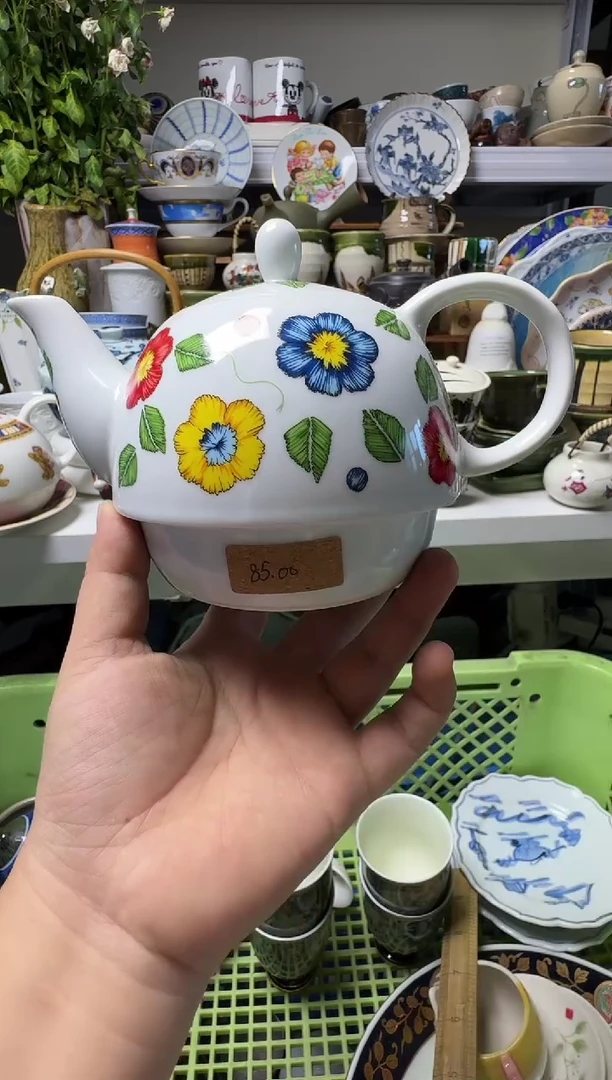 中古瓷器，默认微瑕-意大利的小碎花壶。089