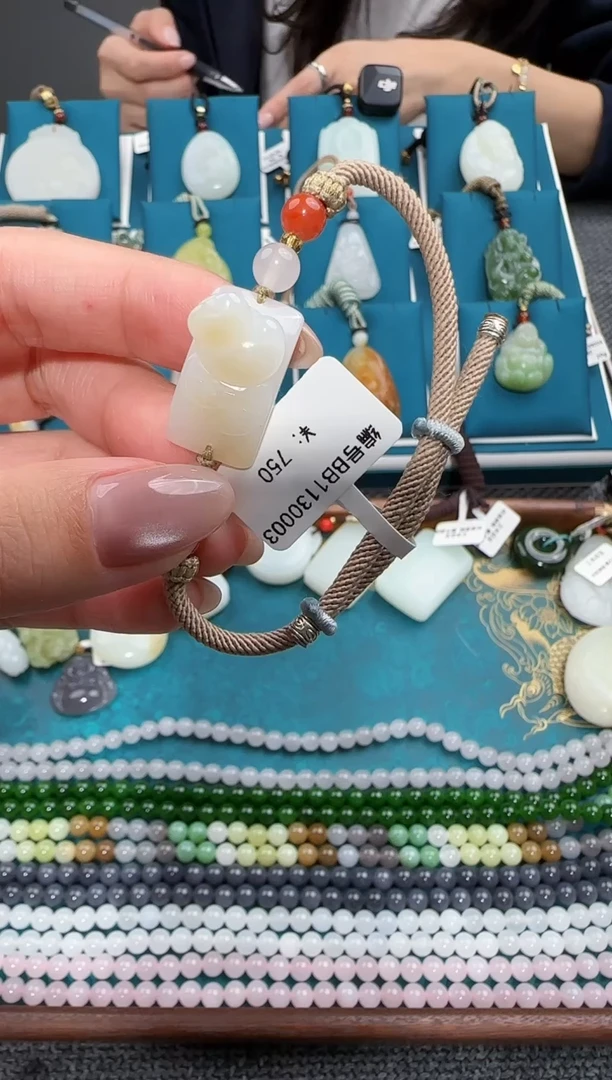 颈饰未镶嵌和田玉吊坠BB