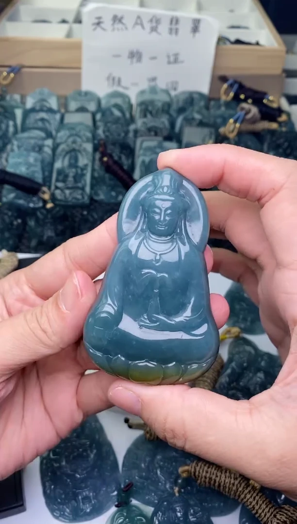 颈饰未镶嵌翡翠