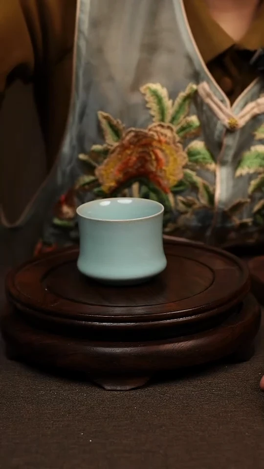 瓷片天青色全手束腰杯100ml微瑕不带礼盒