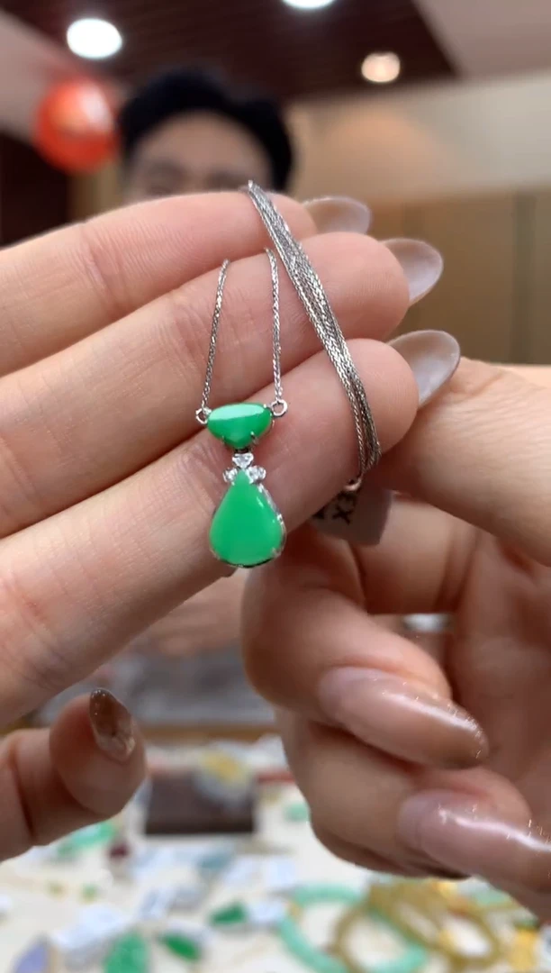 套链18K金镶嵌翡翠水滴