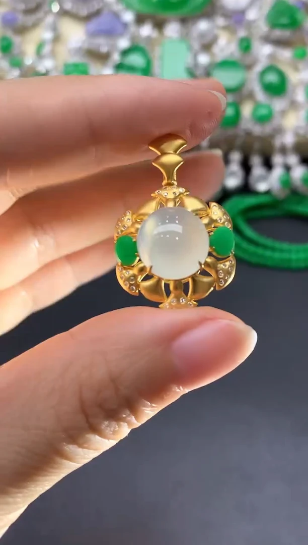 颈饰18K金镶嵌翡翠335-中国好珍宝