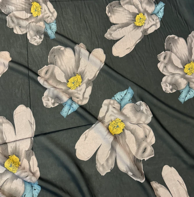 面料透的【珍珠雪纺黑底大粉花】可做衬衣，连衣裙等面料