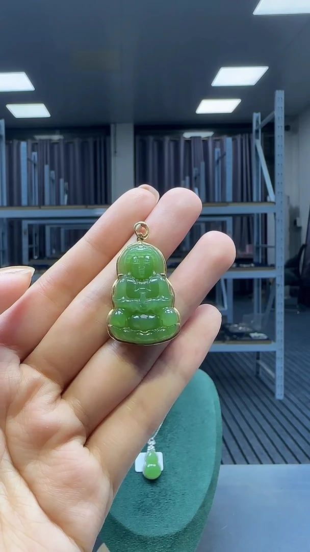 18K金镶嵌和田玉挂件1