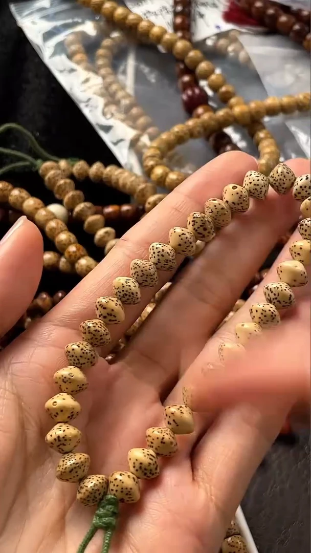 手串星月菩提精工级陈籽飞碟9*7手持（B）