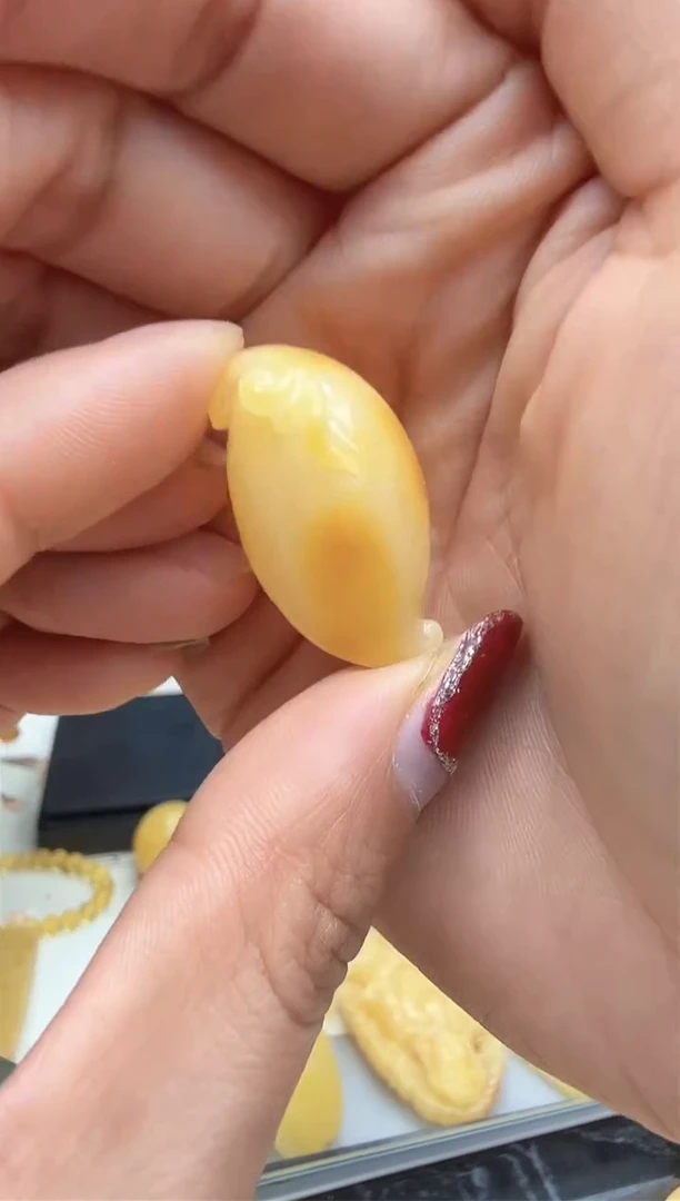 【闪购商品】琥珀裸石未镶嵌配饰