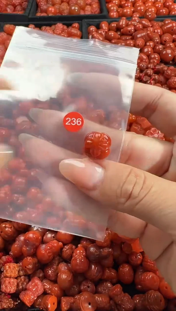 颈饰未镶嵌南红玛瑙1