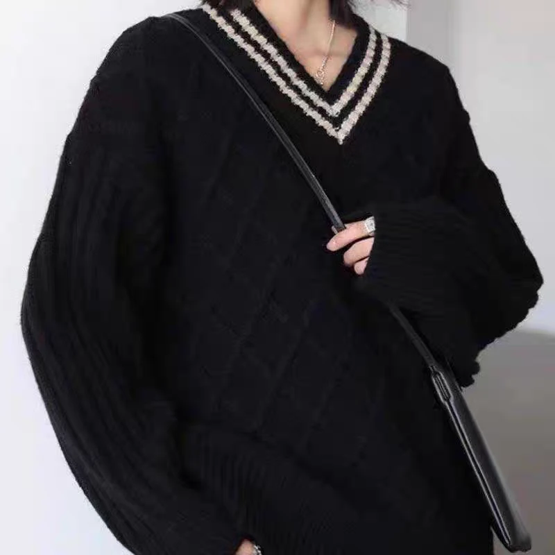日系V领菱格套头毛衣女秋冬宽松外穿慵懒软糯麻花内搭上衣