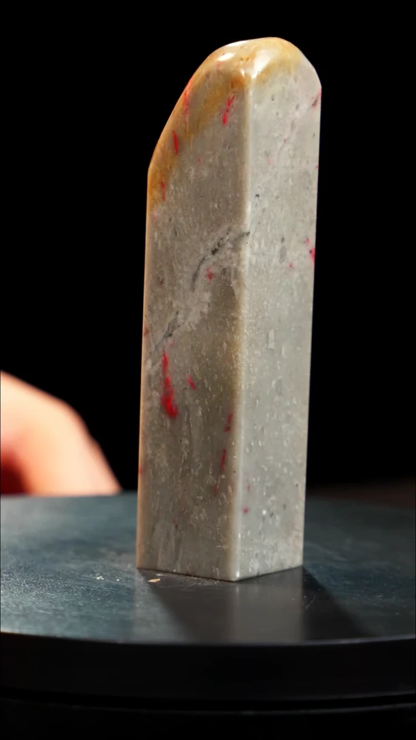 昌化石牛角鸡血石