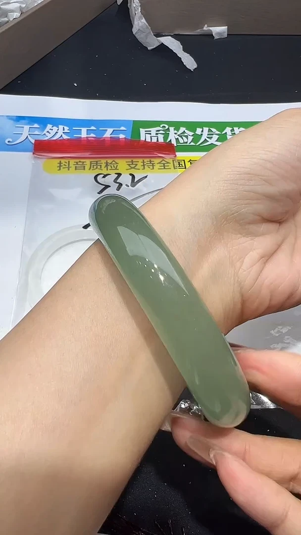 未镶嵌手镯石英质玉翠绿 圈口60