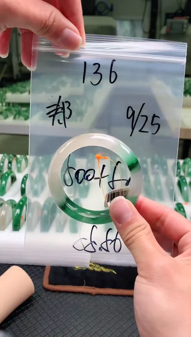 未镶嵌非洲翠手镯石英质玉非洲翠手镯55-56圈口136号