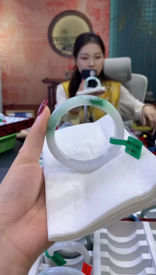 【闪购商品】翡翠手镯未镶嵌多人07169
