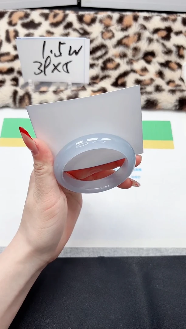 【闪购商品】石英质玉手镯未镶嵌84-56.6