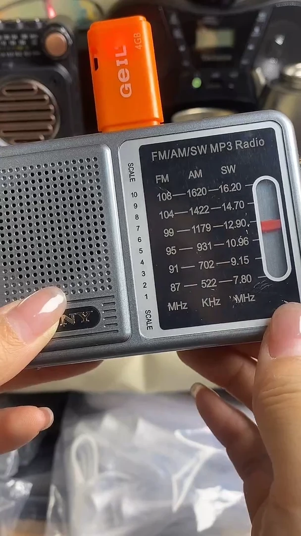 惜**天口袋迷你收音机