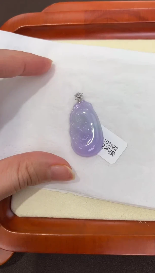 翡翠18K金镶嵌颈饰天然缅甸a货翡翠